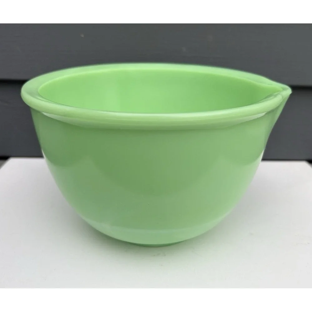 Vintage kitchen jadeite green milk glass mixing bowl 6.5